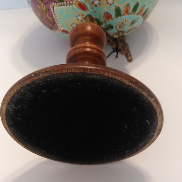 Globe painted ball on stand - Picture 5 of 6